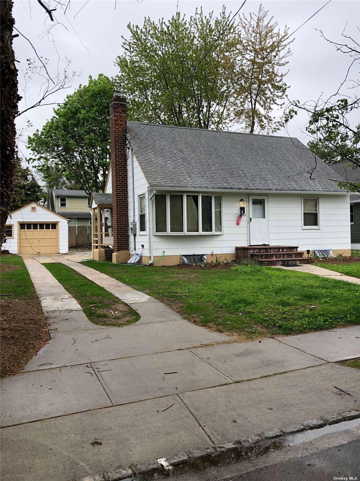 Lynton Rd, Albertson, NY 11507