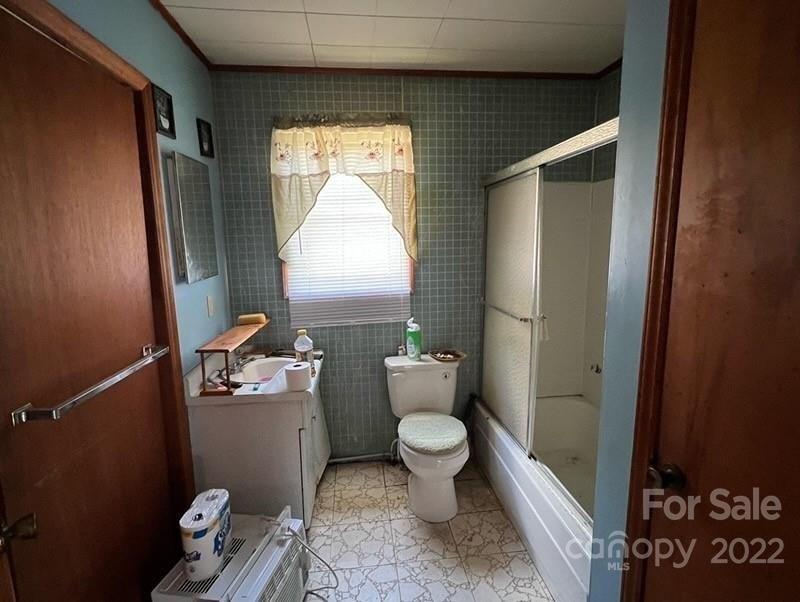 Lily St, Shelby, NC 28152