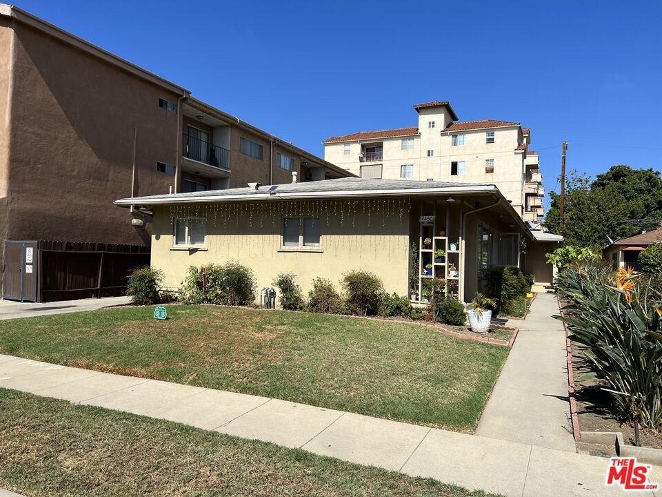 Corinth Ave, Los Angeles, CA 90064