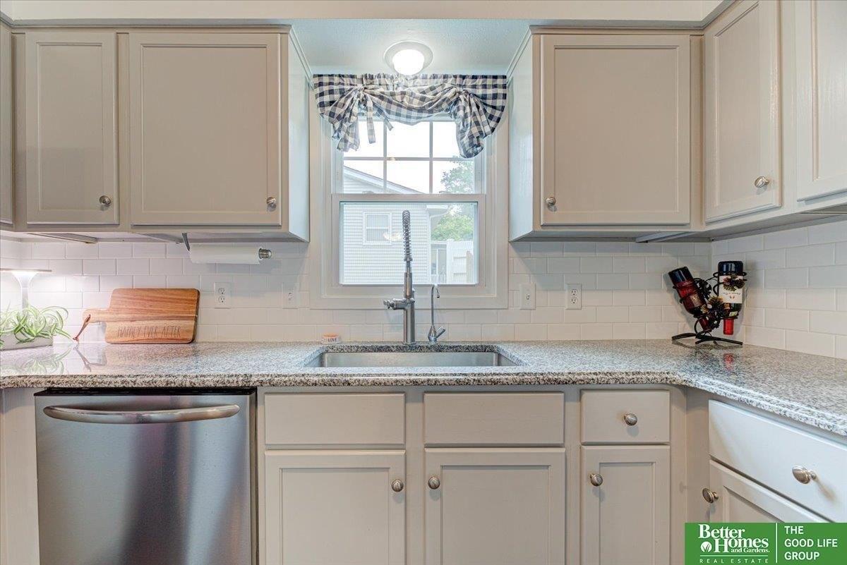 Beverly Manor Ln, Council Bluffs, IA 51503