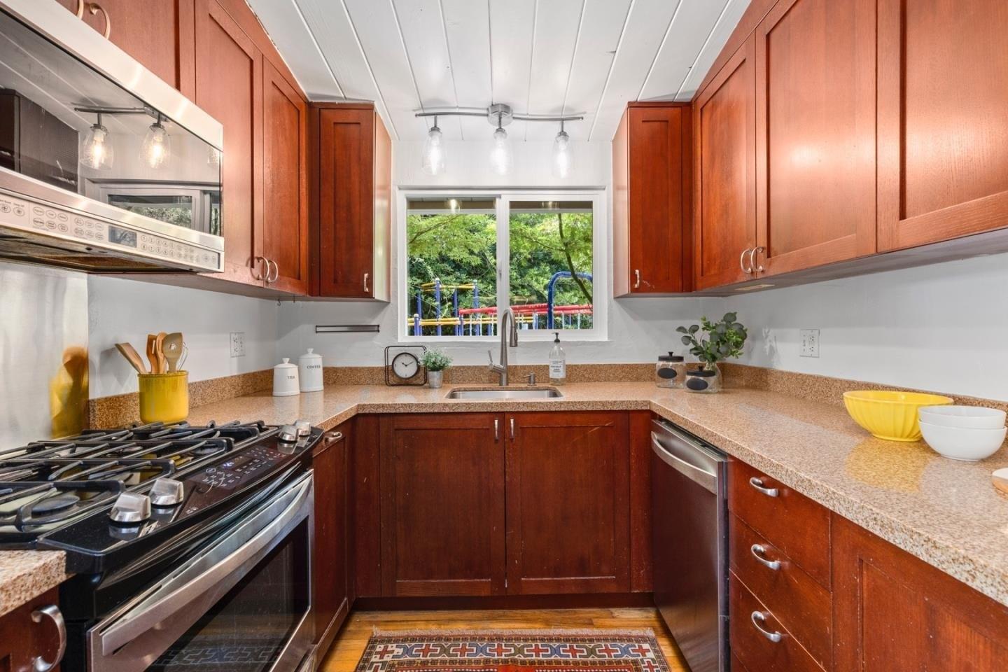 Oak Knoll Ct, Boulder Creek, CA 95006