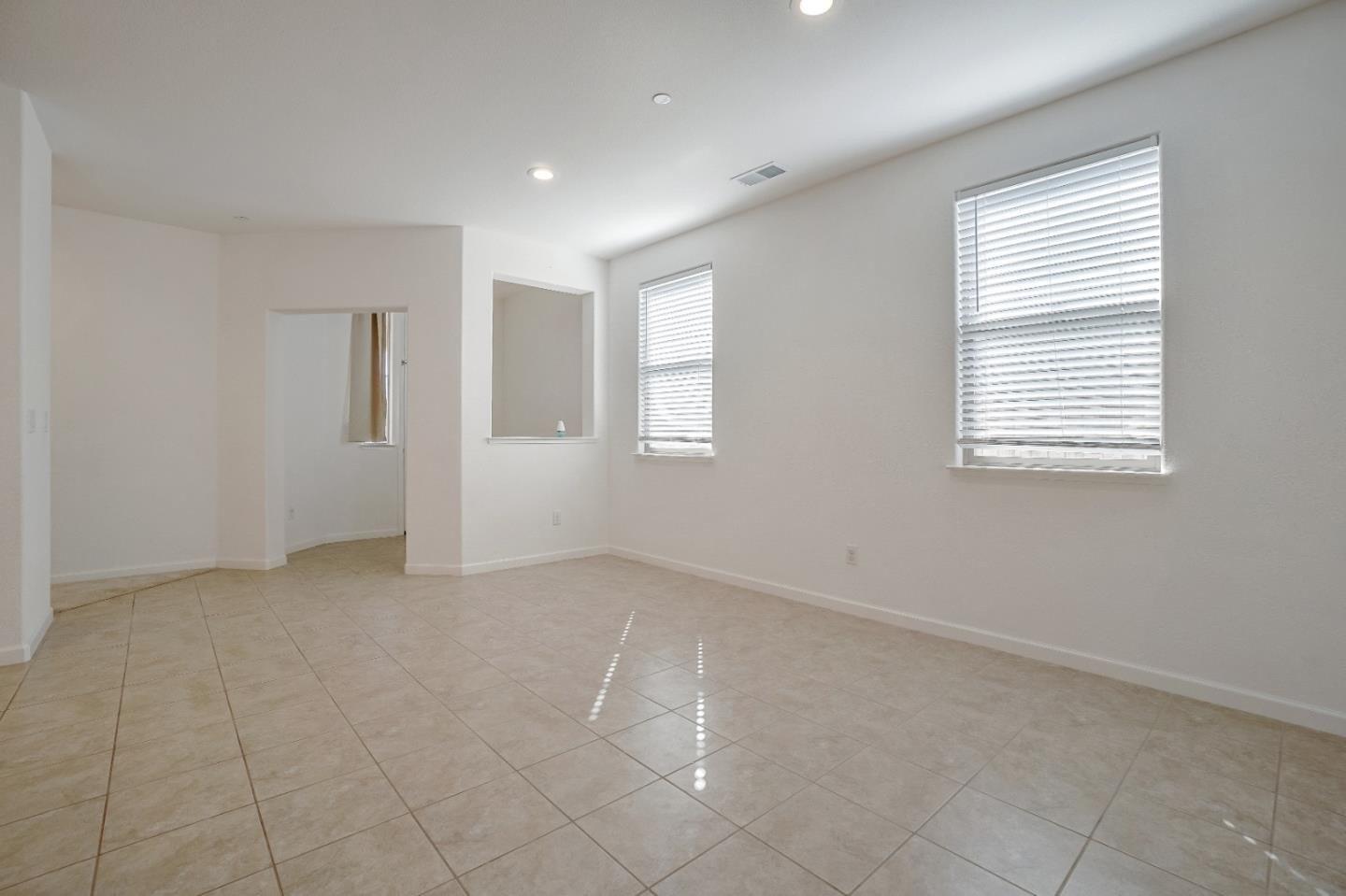 Bing Dr, Antelope, CA 95843