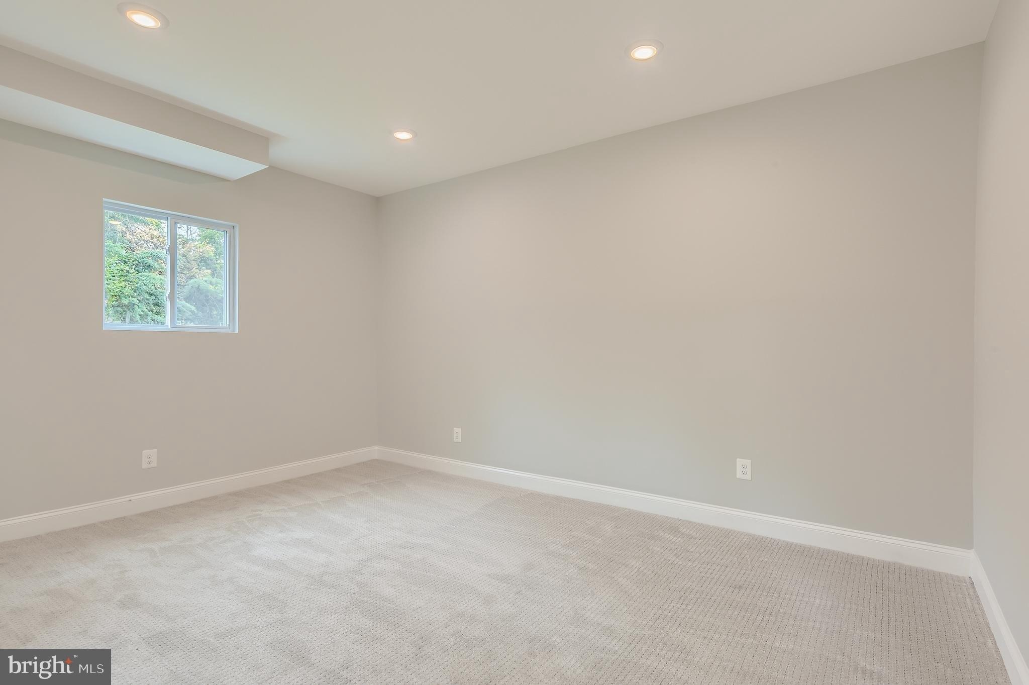 1st Ave, Halethorpe, MD 21227