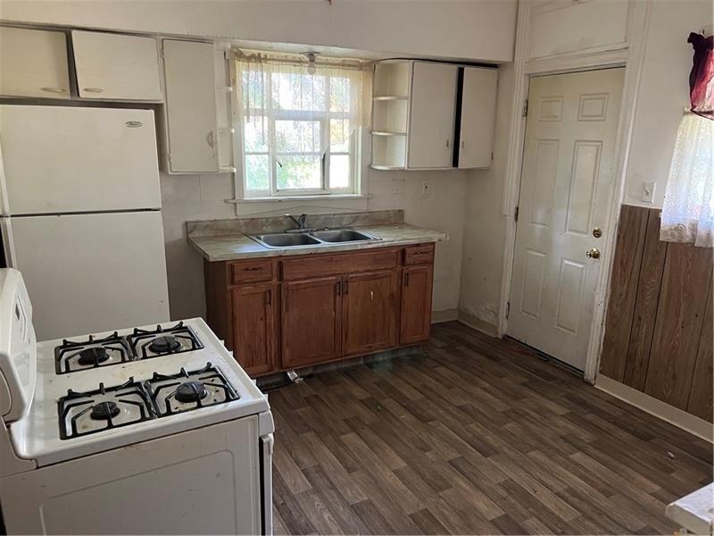 Short 10th St, Beaver Falls, PA 15010