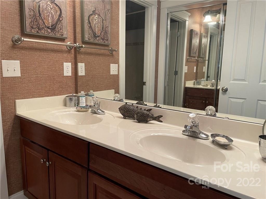 Mantario Dr, Charlotte, NC 28269
