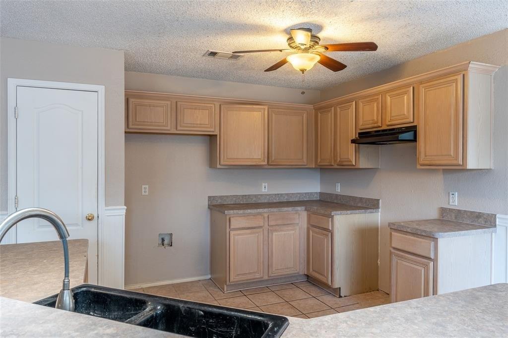 Hickory Wood Trl, Arlington, TX 76018