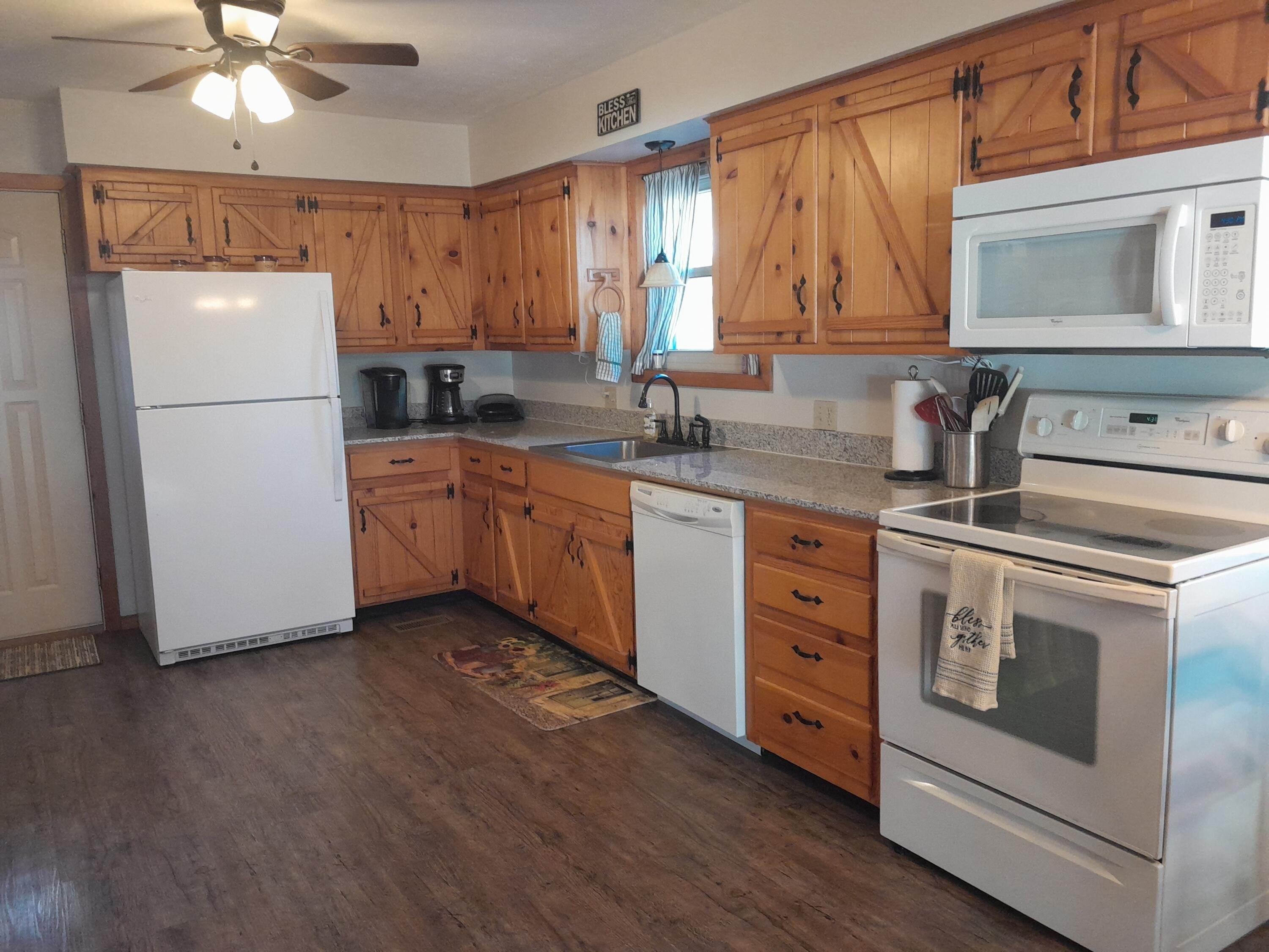 Camelot Dr, Hermitage, MO 65668