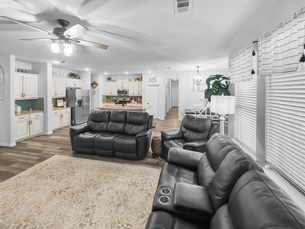 Crest Ln, Decatur, TX 76234