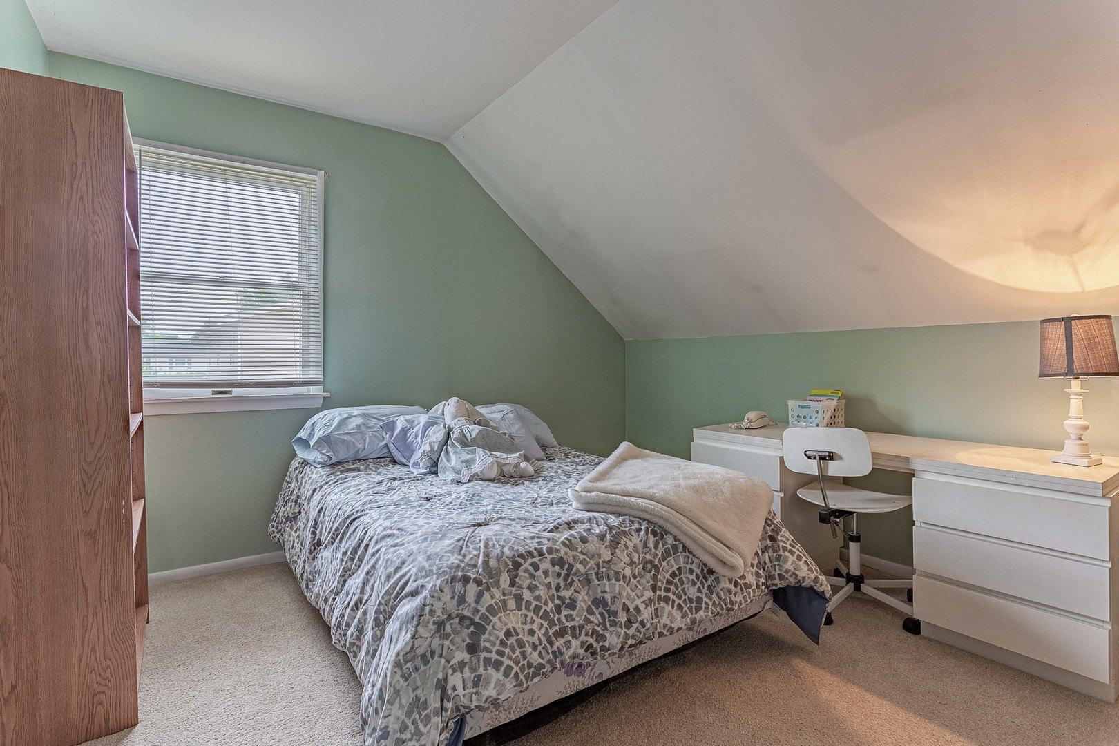 Banbury Ave, Elk Grove Village, IL 60007