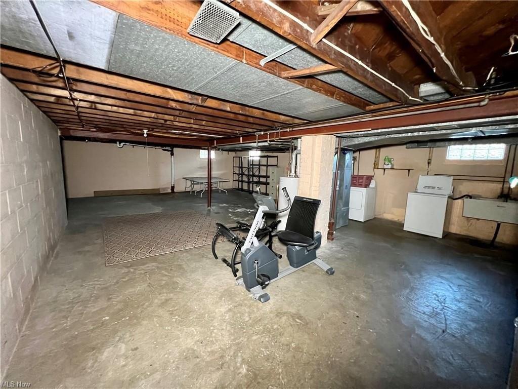 Iroquois St, Struthers, OH 44471