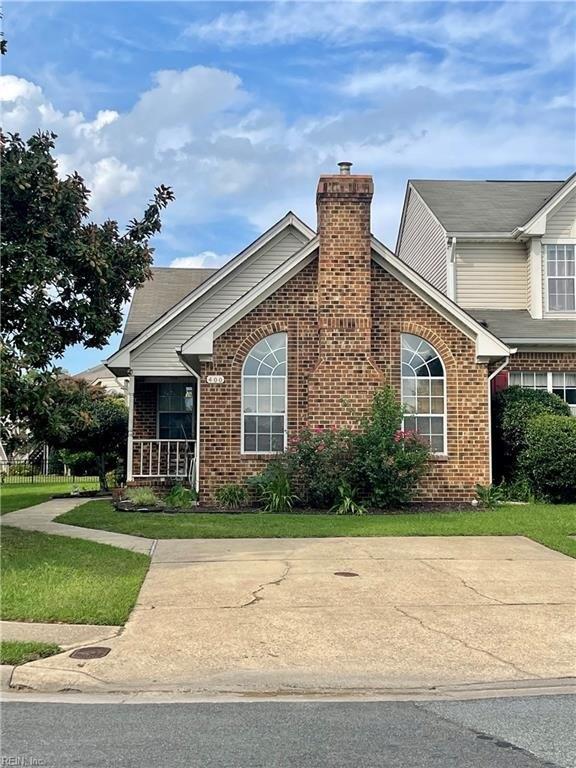 S Lake Cir, Chesapeake, VA 23322