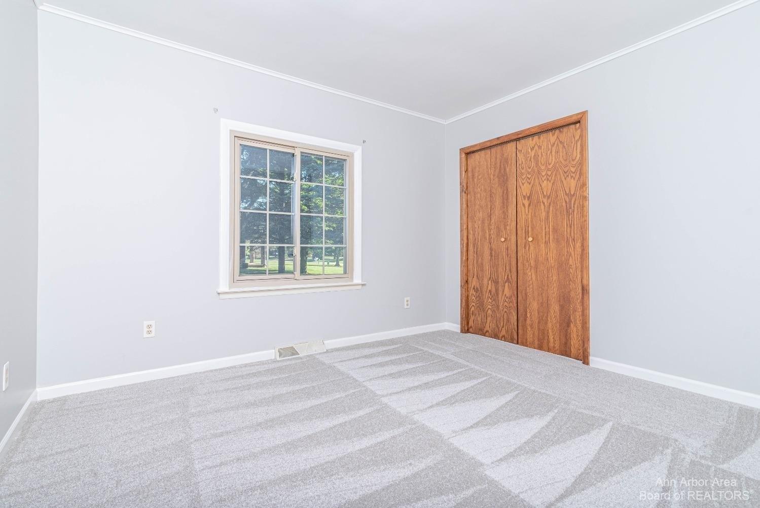 James Dr, Saline, MI 48176