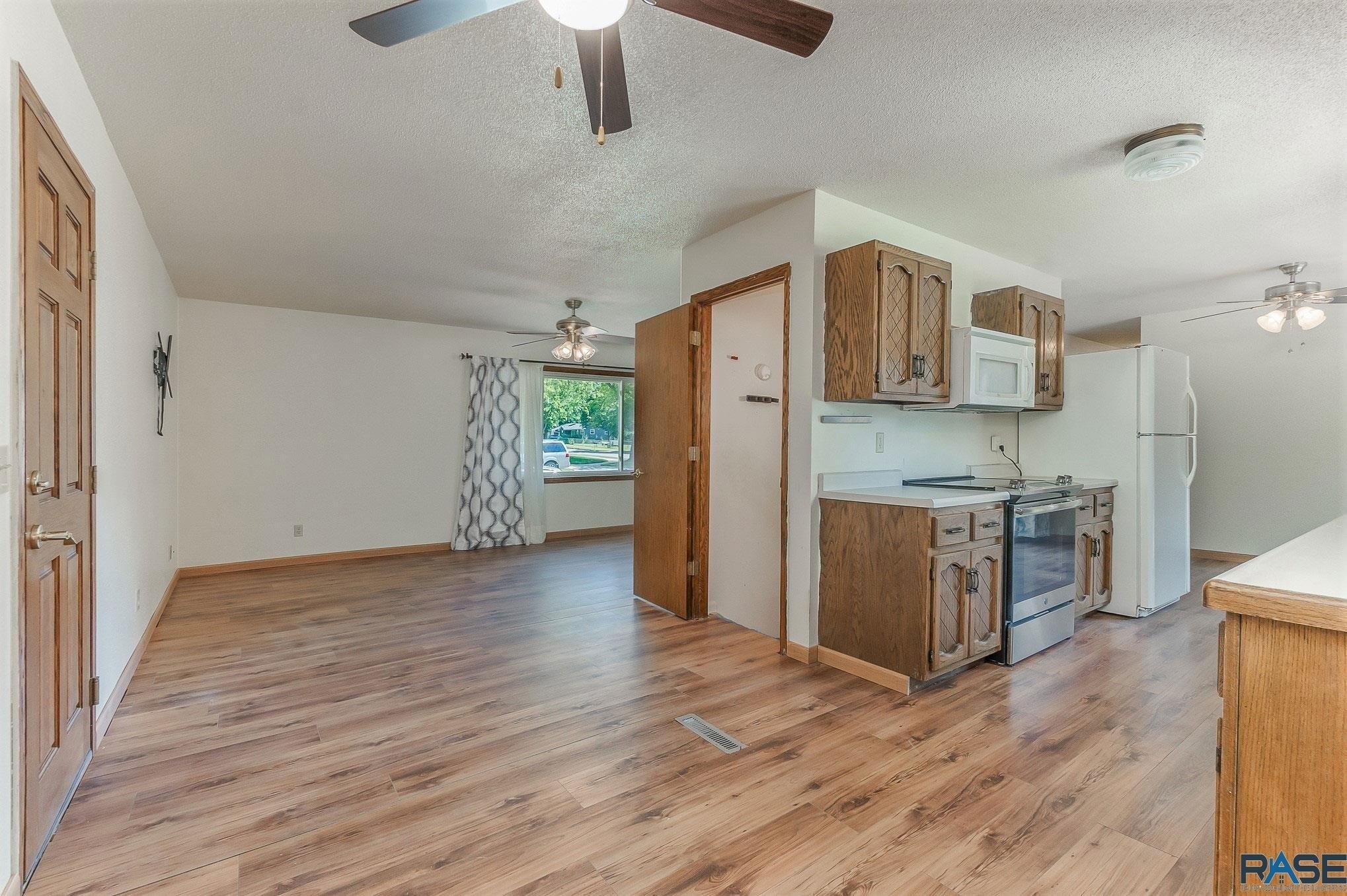 W 33rd St, Sioux Falls, SD 57106