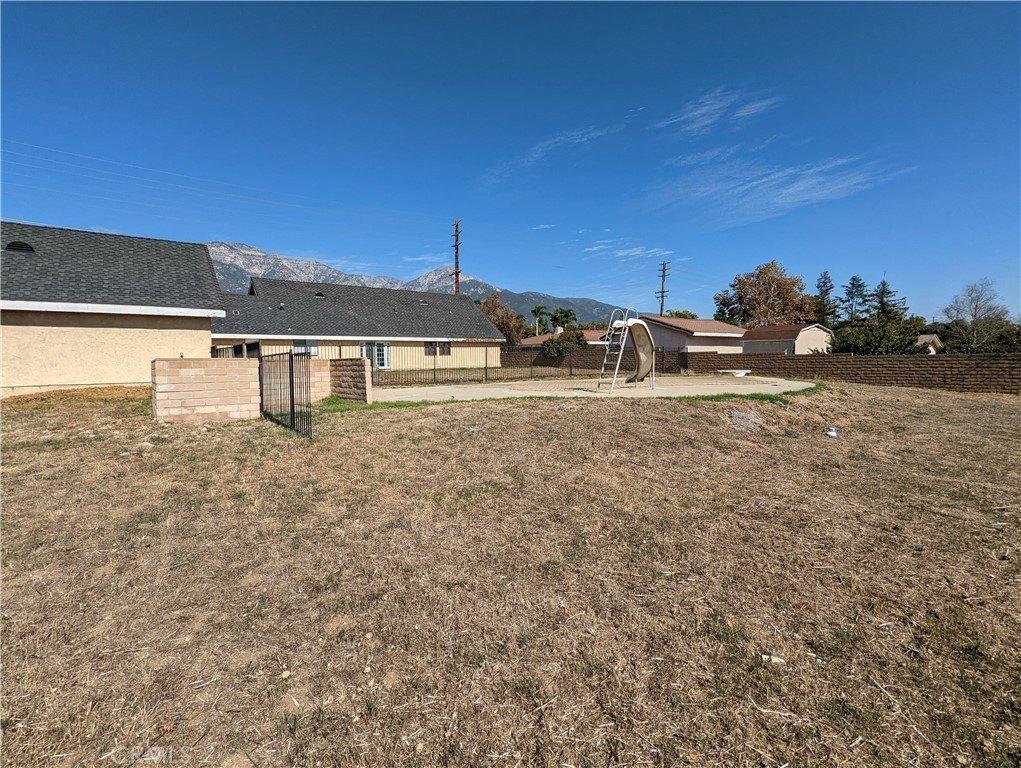 E 20th St, Upland, CA 91784
