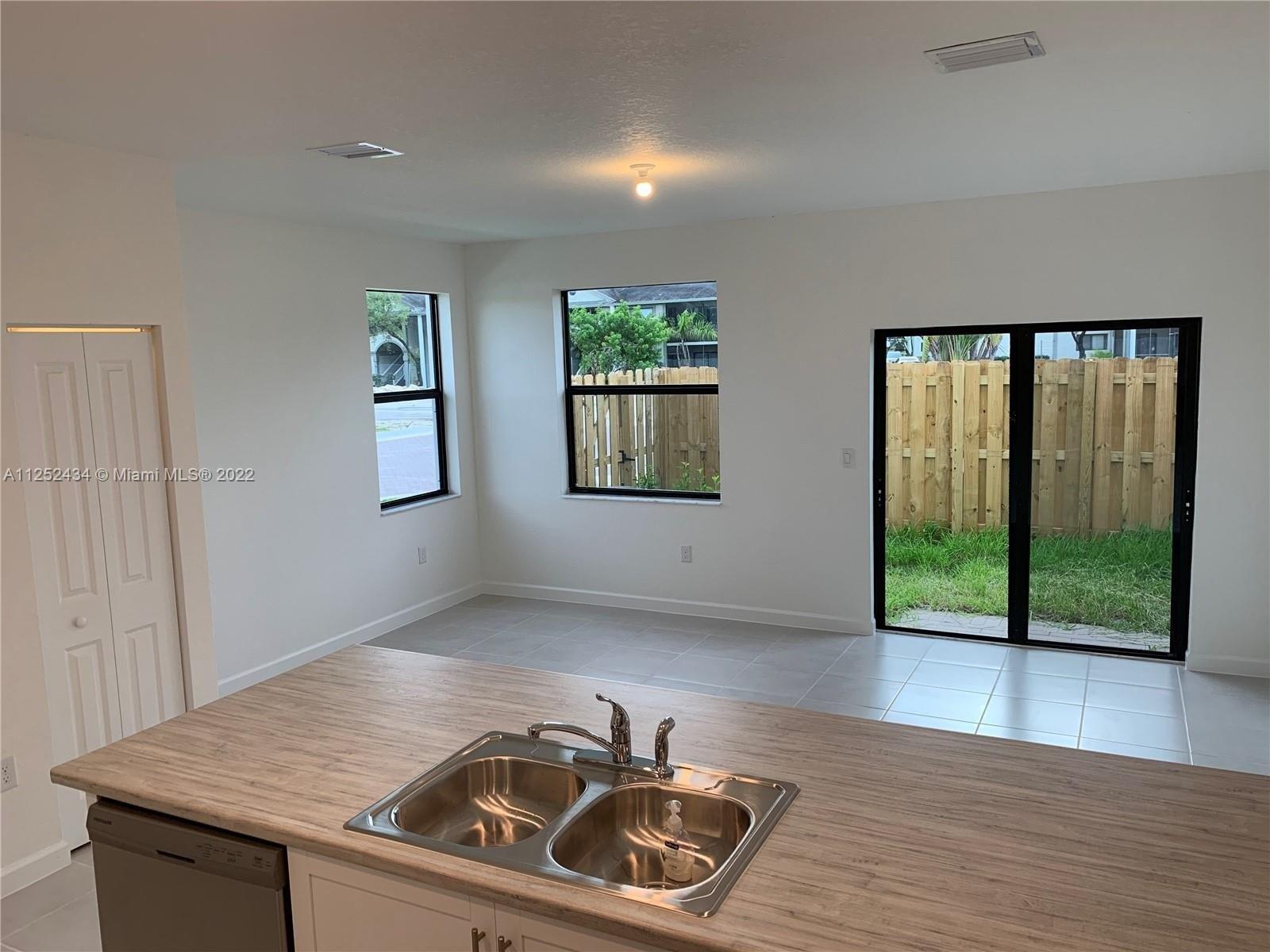 Ne 5th Ct, Miami, FL 33179