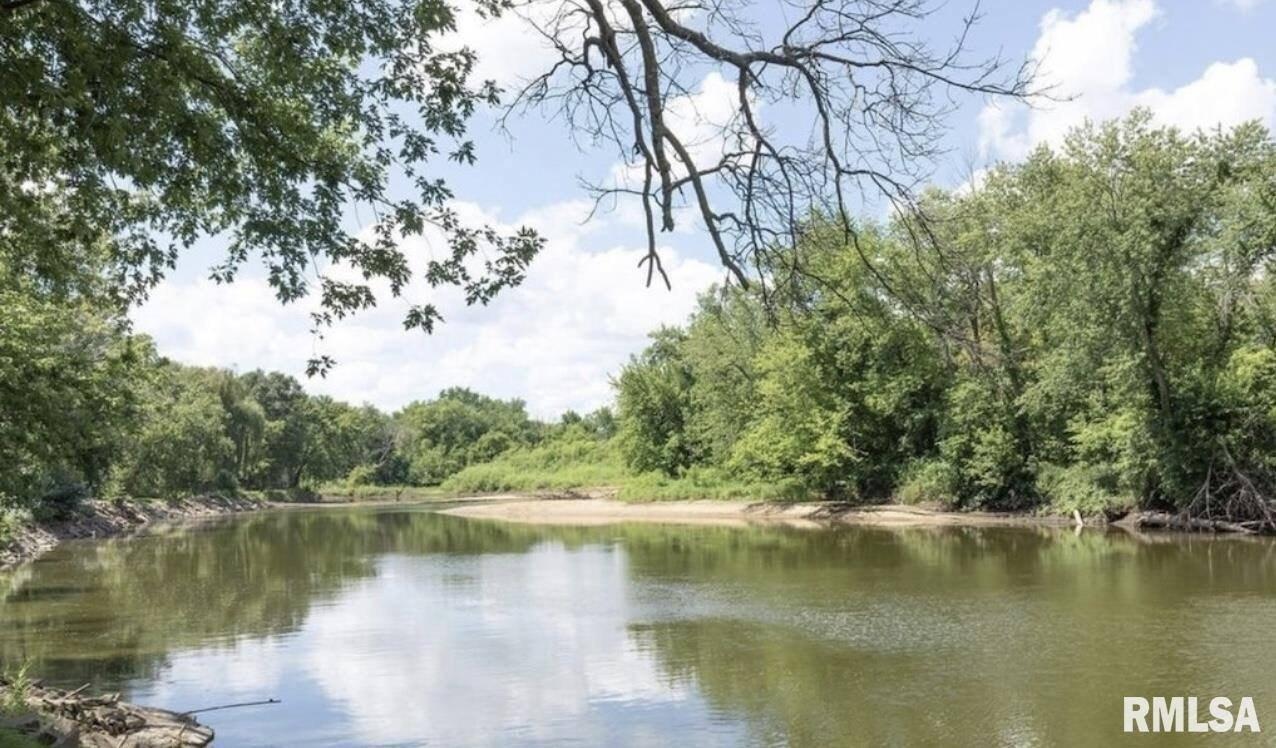 297th St, Donahue, IA 52746