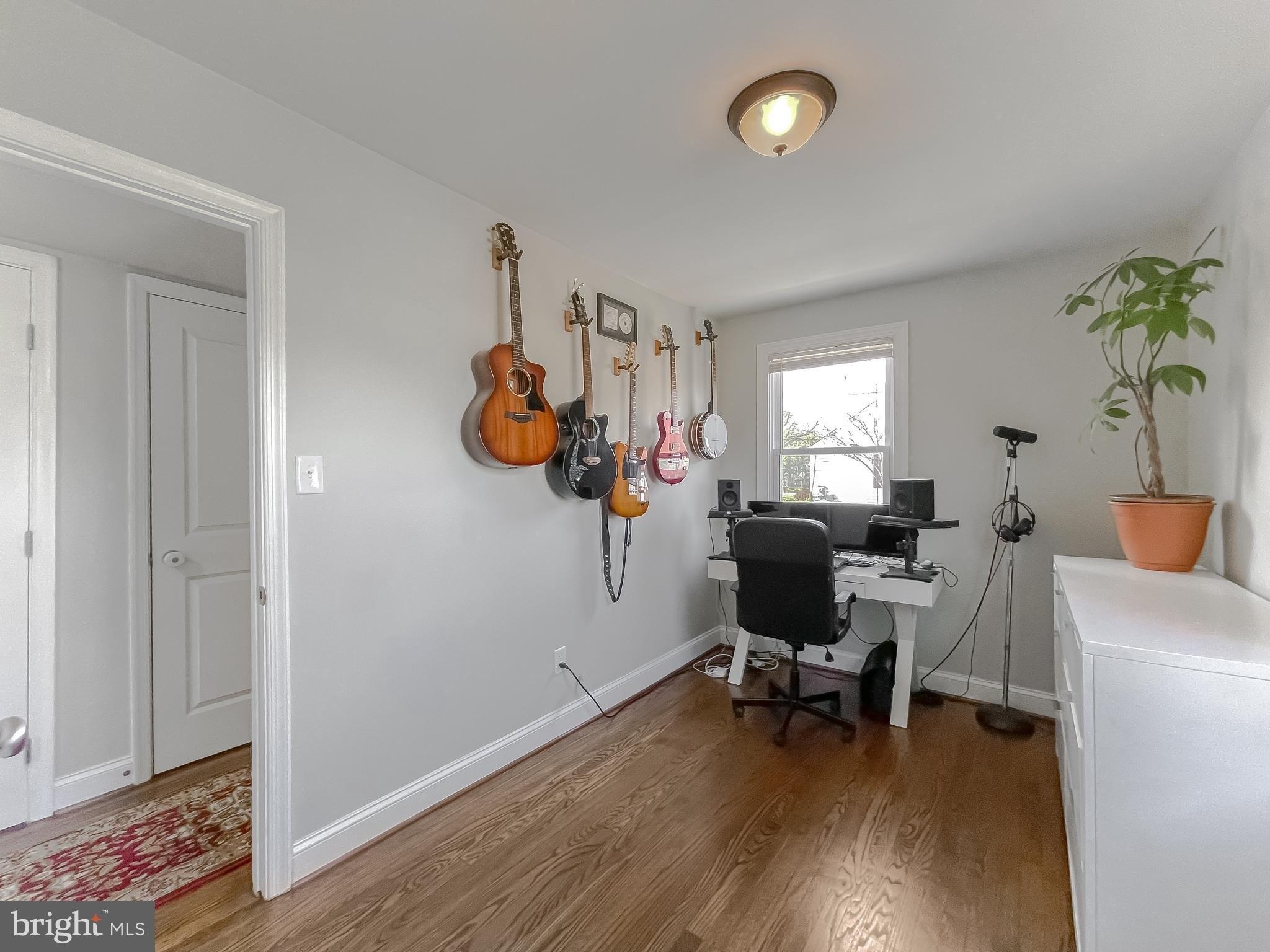 Seneca Dr, Oxon Hill, MD 20745