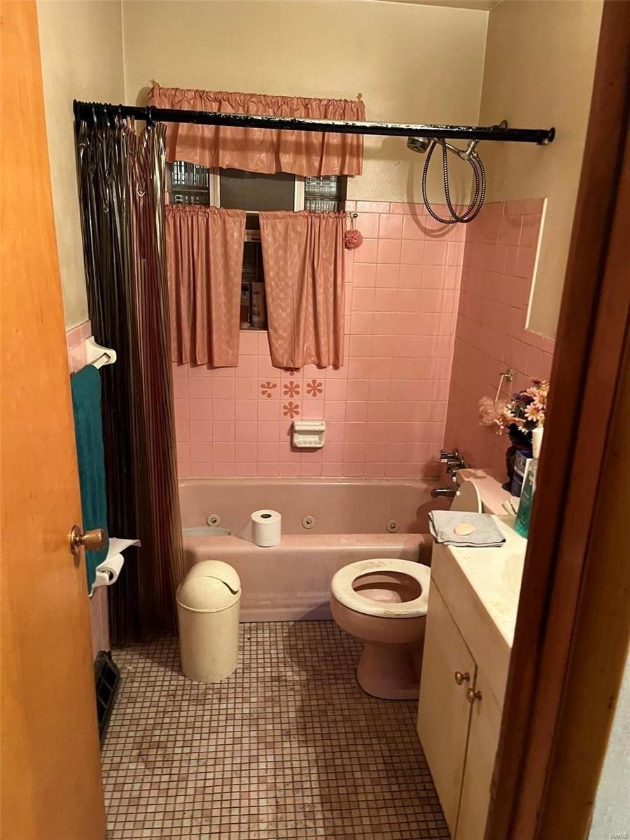 Nelson Dr, Saint Louis, MO 63121
