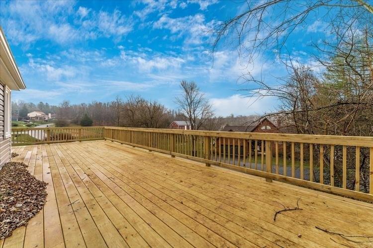 Meadowlake Cir, New Market, MD 21774