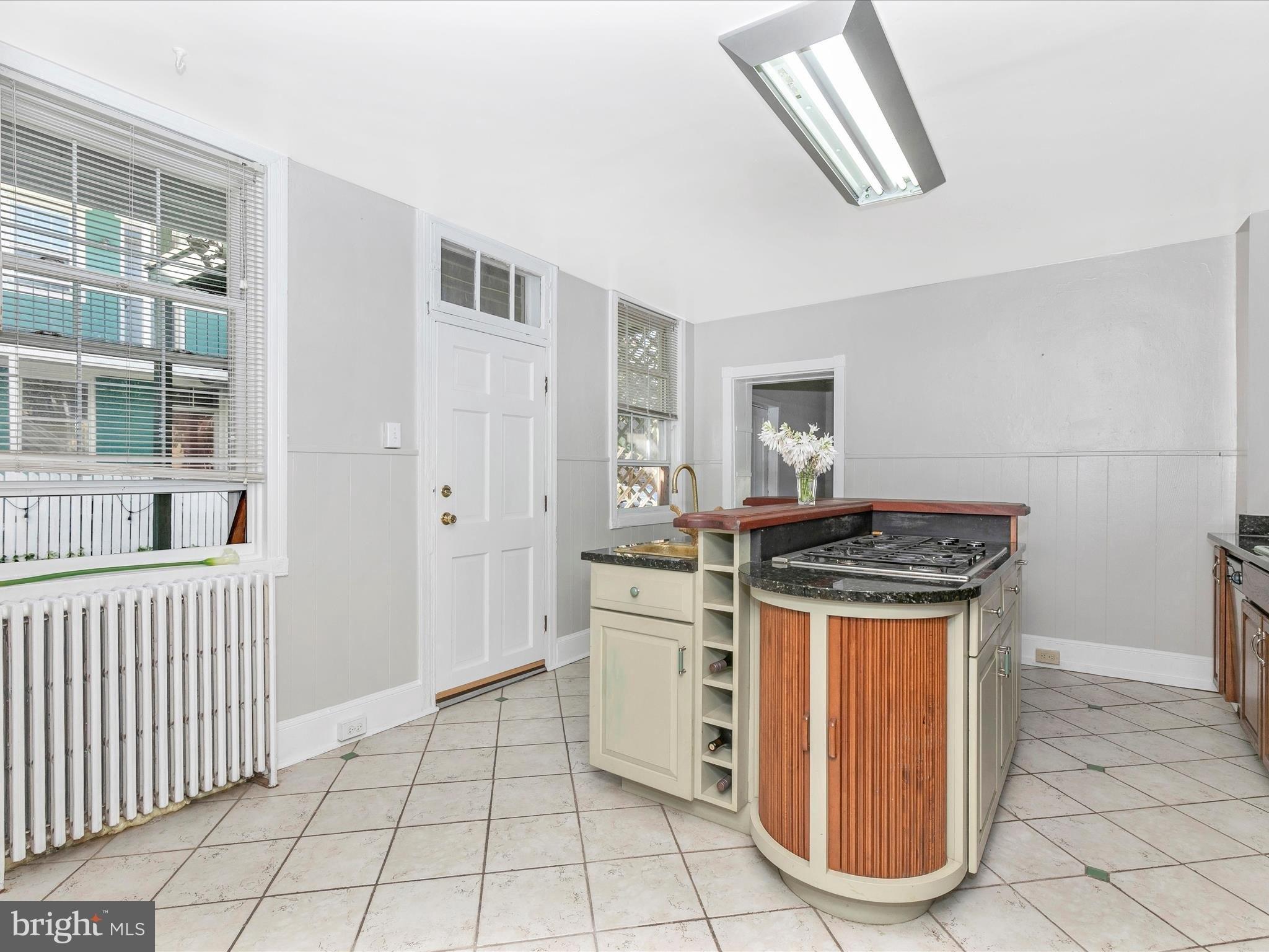 E South St, Frederick, MD 21701