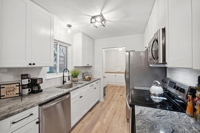 Lafay Dr, West Bloomfield, MI 48324