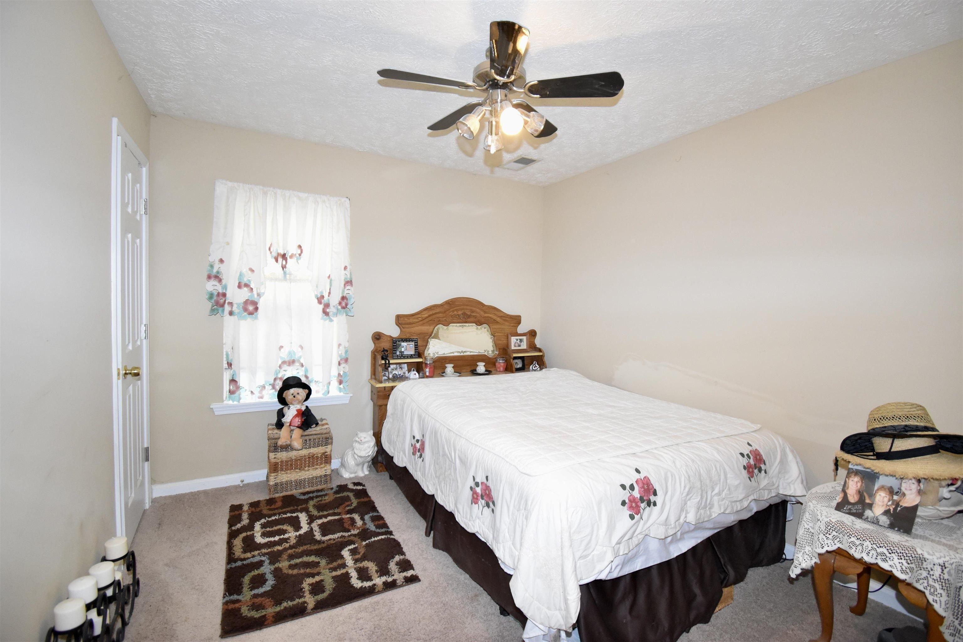 Anglewood Dr, Jackson, TN 38305