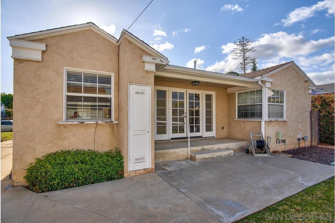 Lenore Dr, San Diego, CA 92115