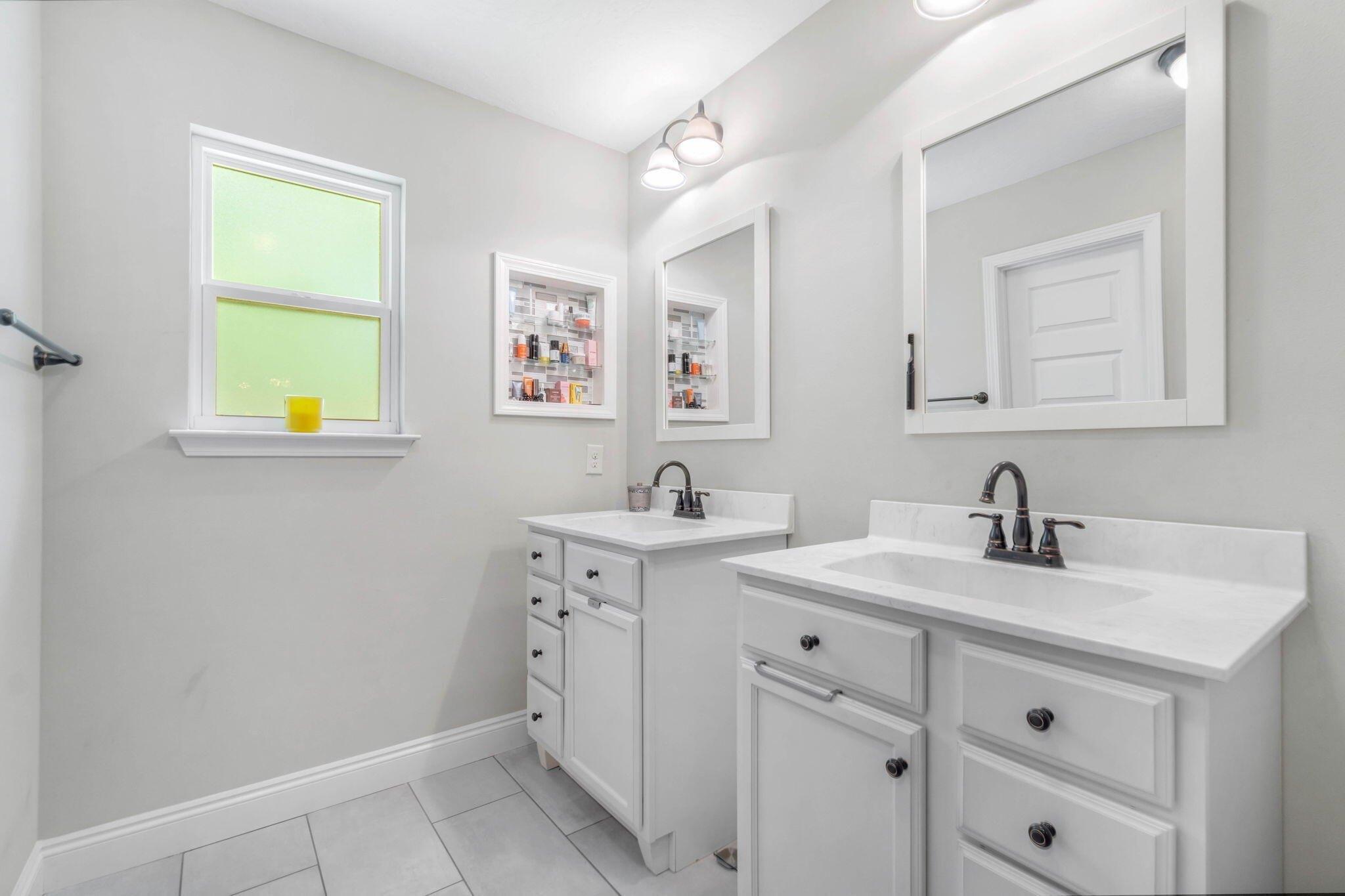 Tavira St, Navarre, FL 32566
