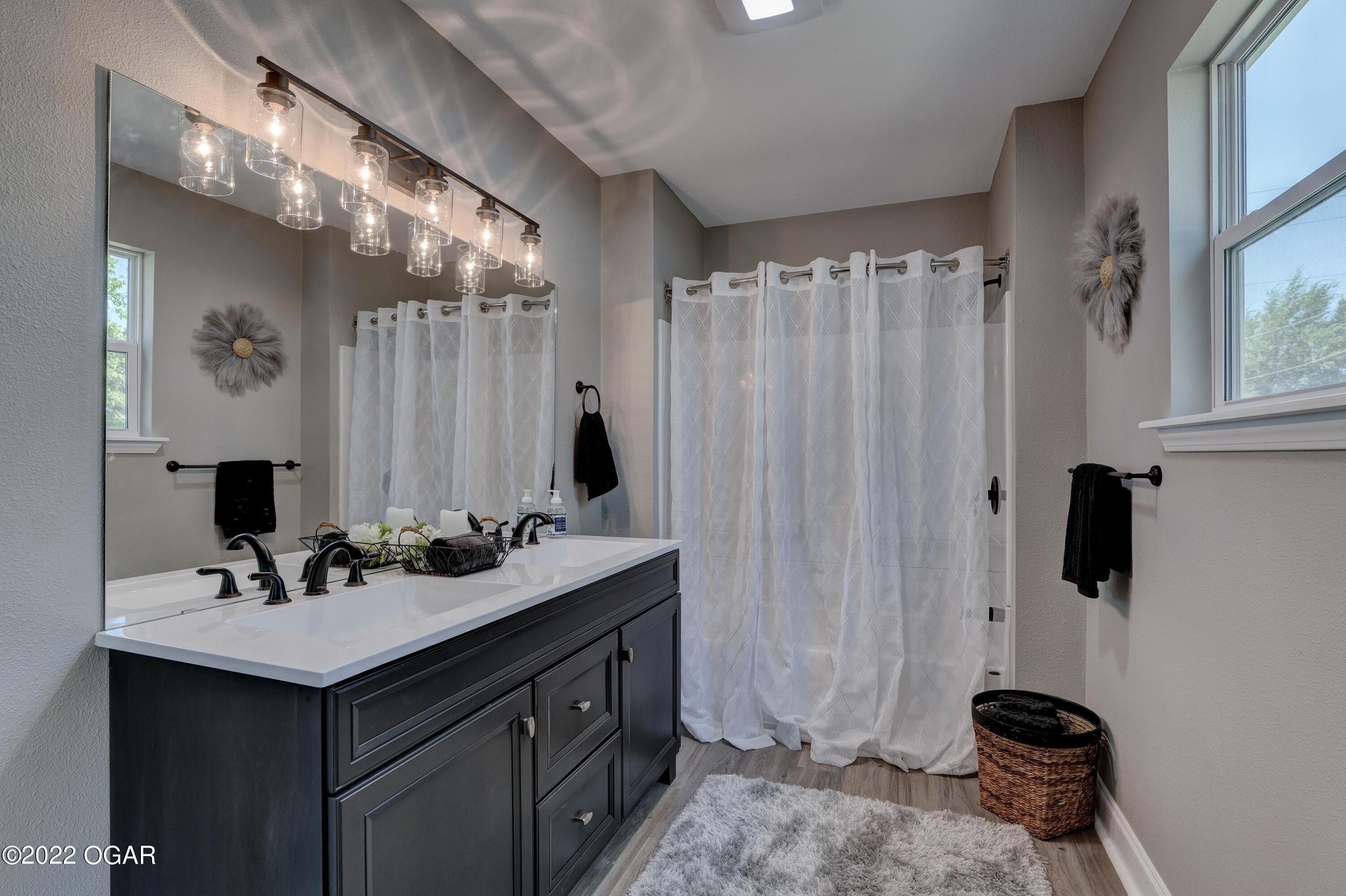 Rex Ave, Joplin, MO 64801