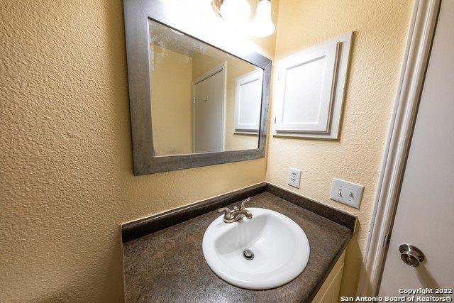 Red Feather Ln, San Antonio, TX 78245
