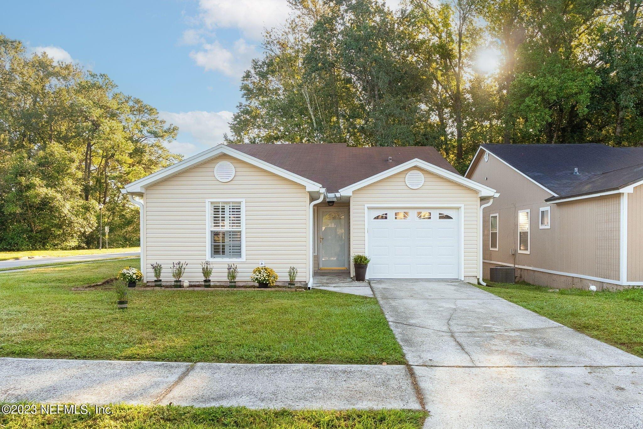 Aquarius Cir S, Jacksonville, FL 32216