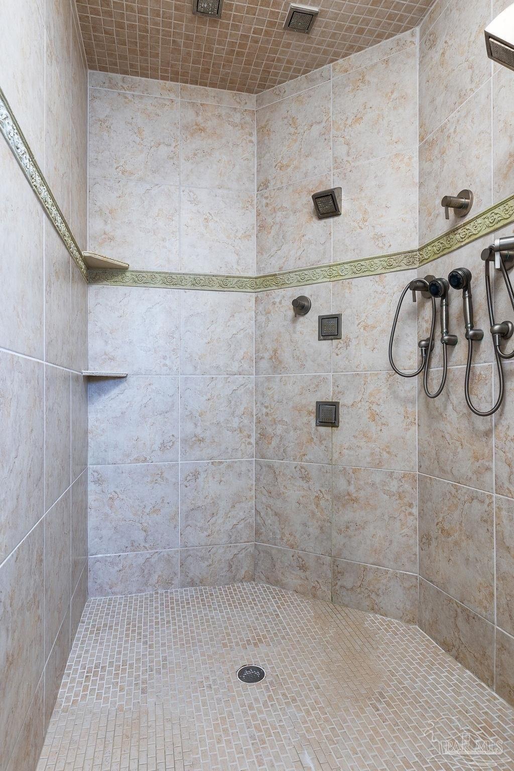 Plantation Oaks Dr, Mary Esther, FL 32569