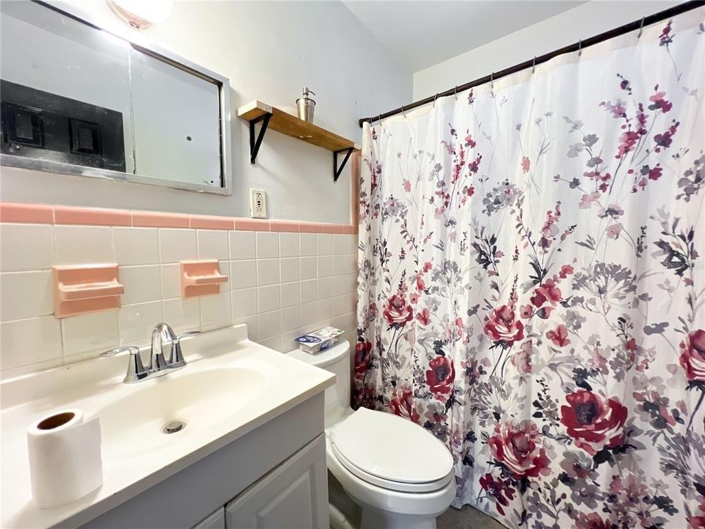 Thomas Ave, Frostproof, FL 33843