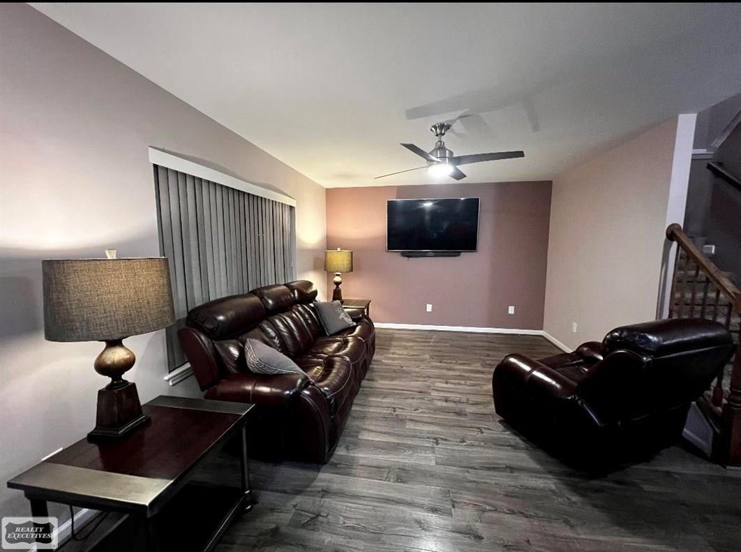 Gladstone St, Saint Clair Shores, MI 48081
