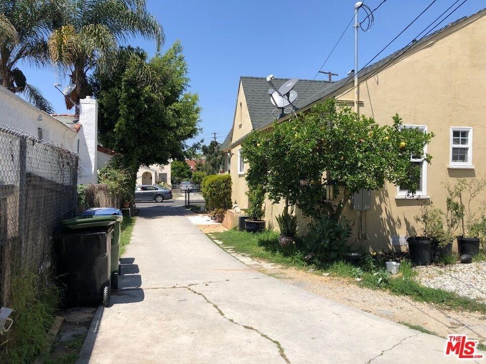 S Burnside Ave, Los Angeles, CA 90019