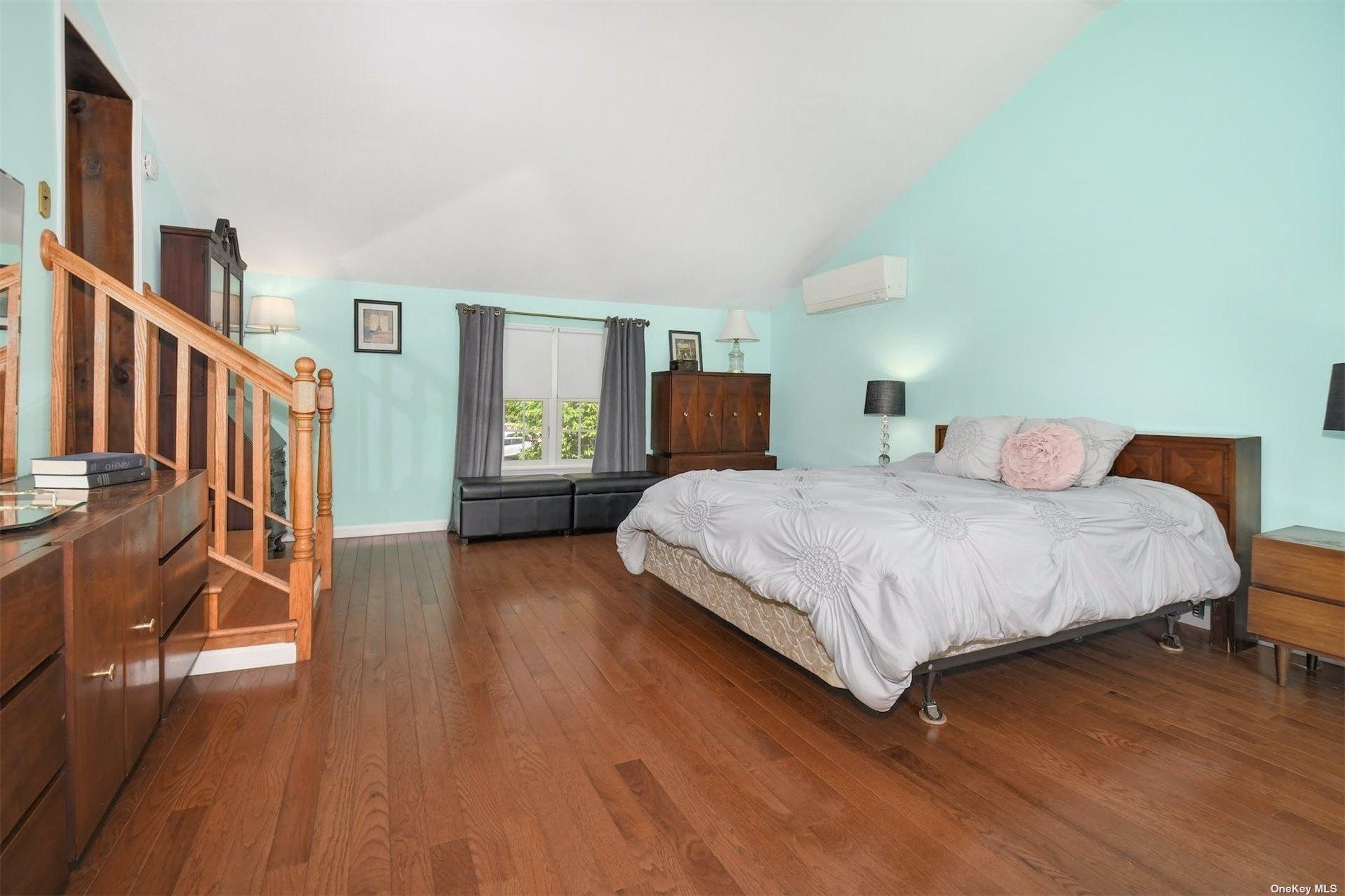 Gail Ct, Kings Park, NY 11754