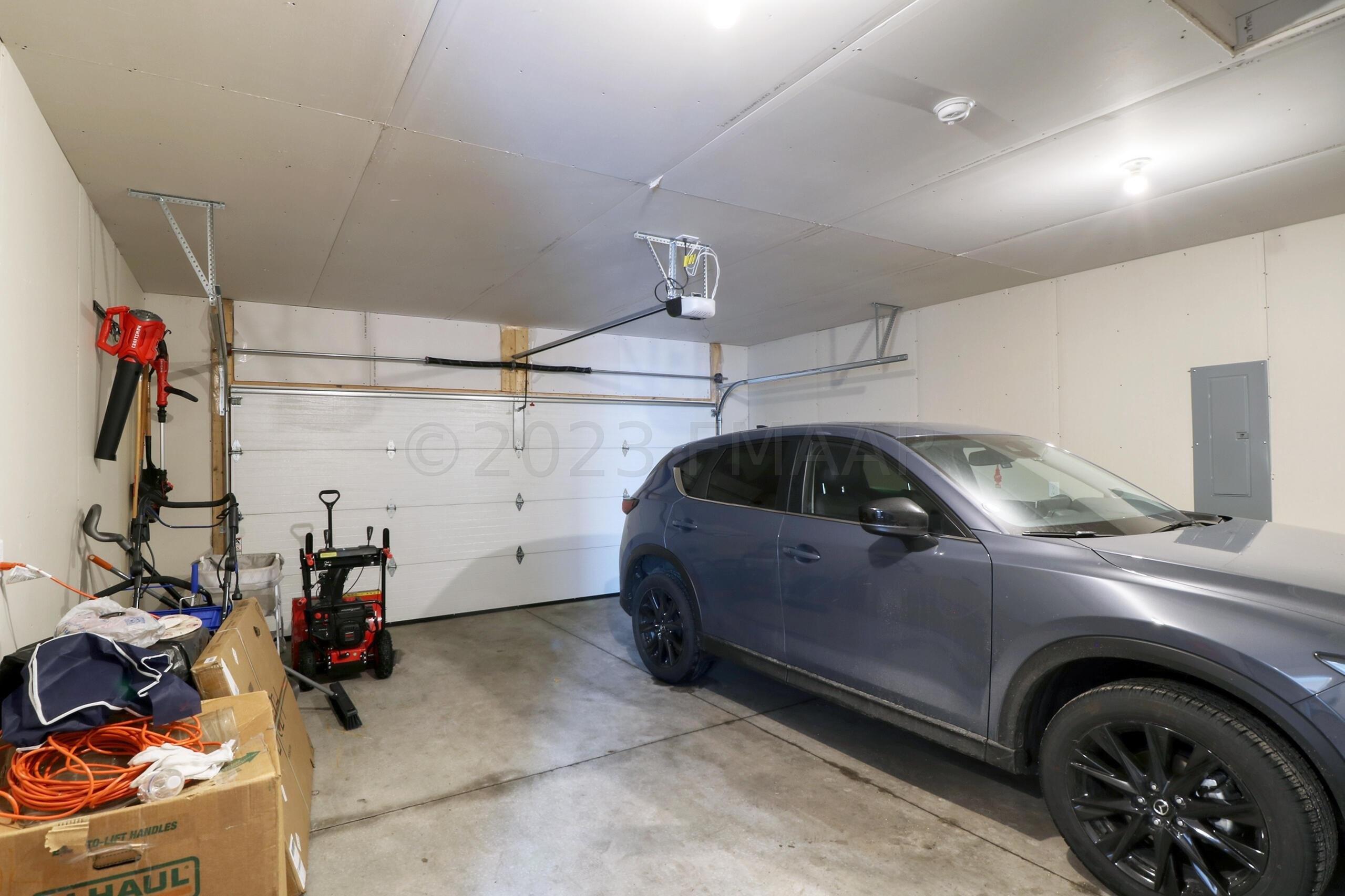24th St S, Fargo, ND 58104