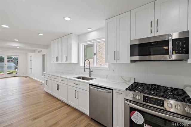 Brambles Dr, Waterford, MI 48328