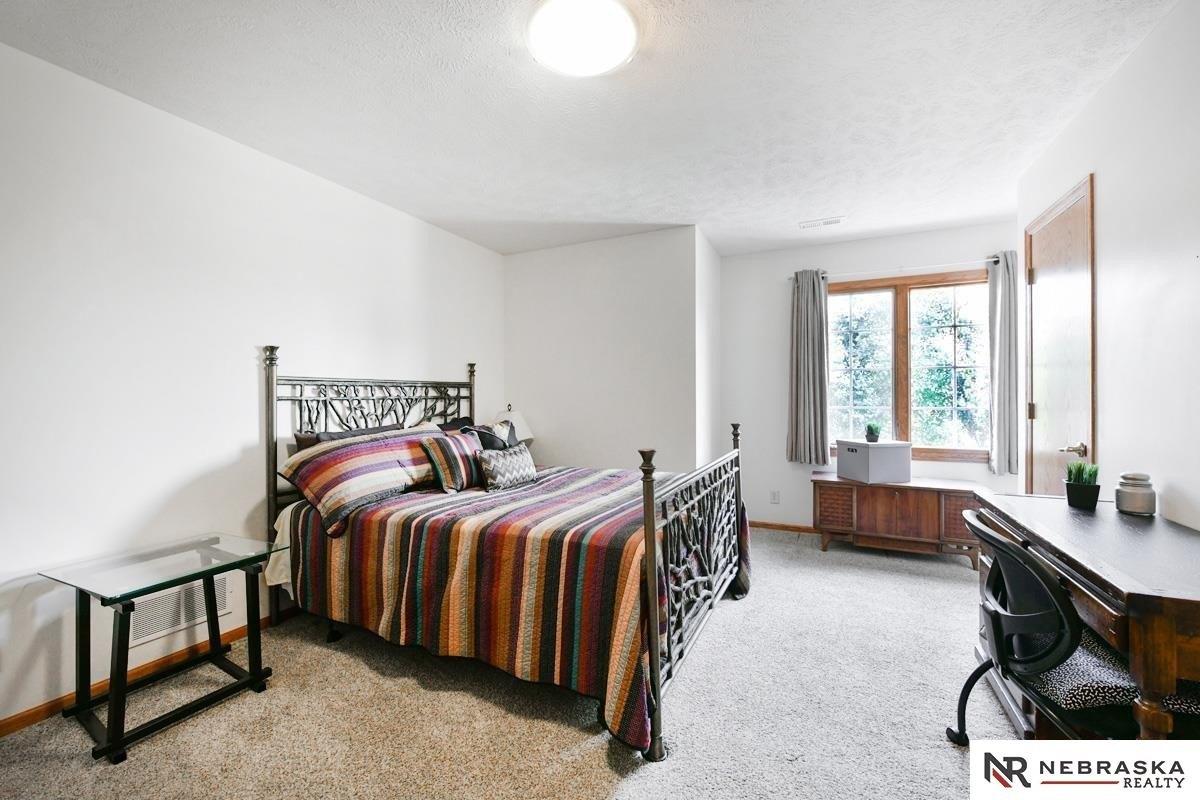 N Madison St, Papillion, NE 68046