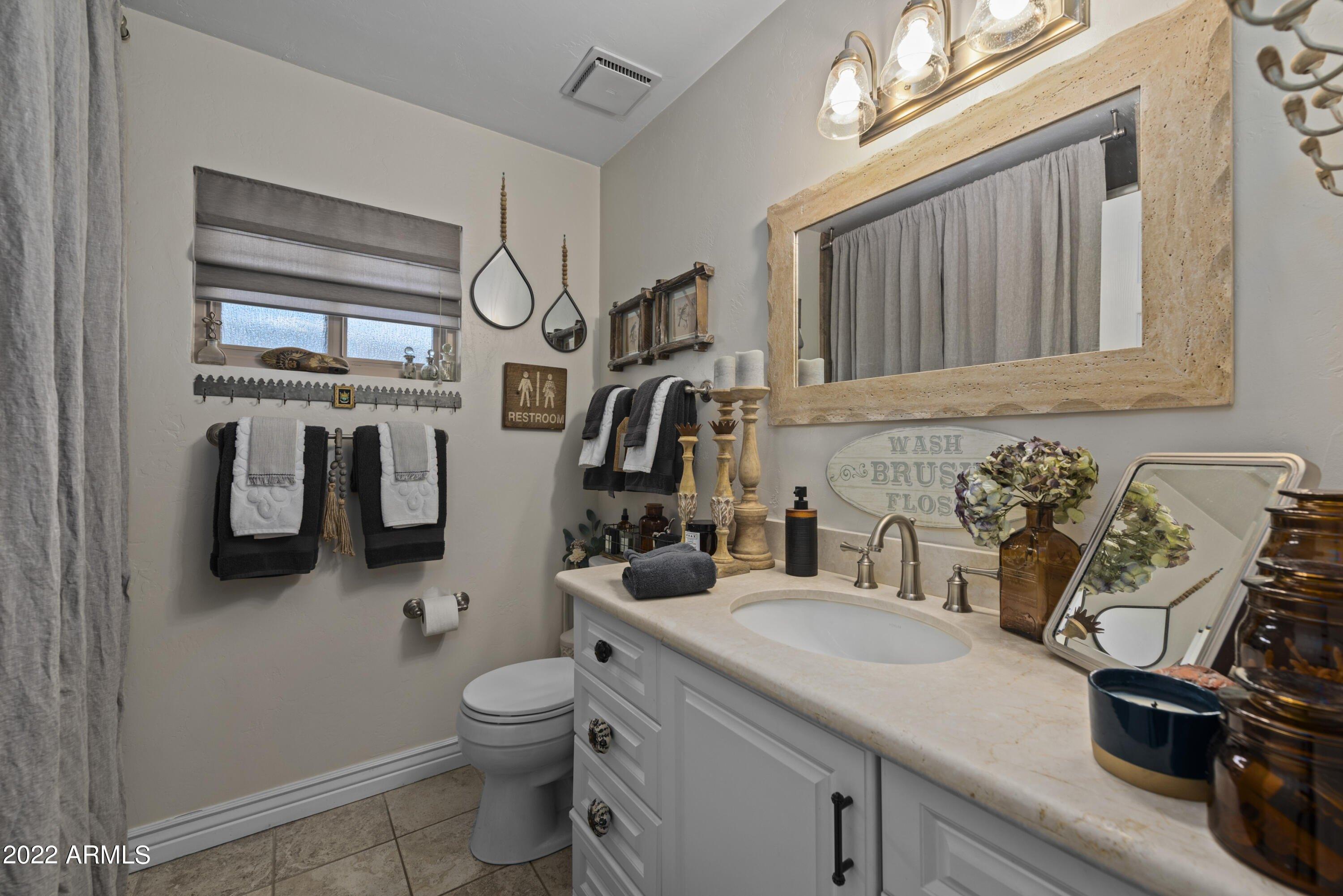 E Del Laton Dr, Scottsdale, AZ 85258