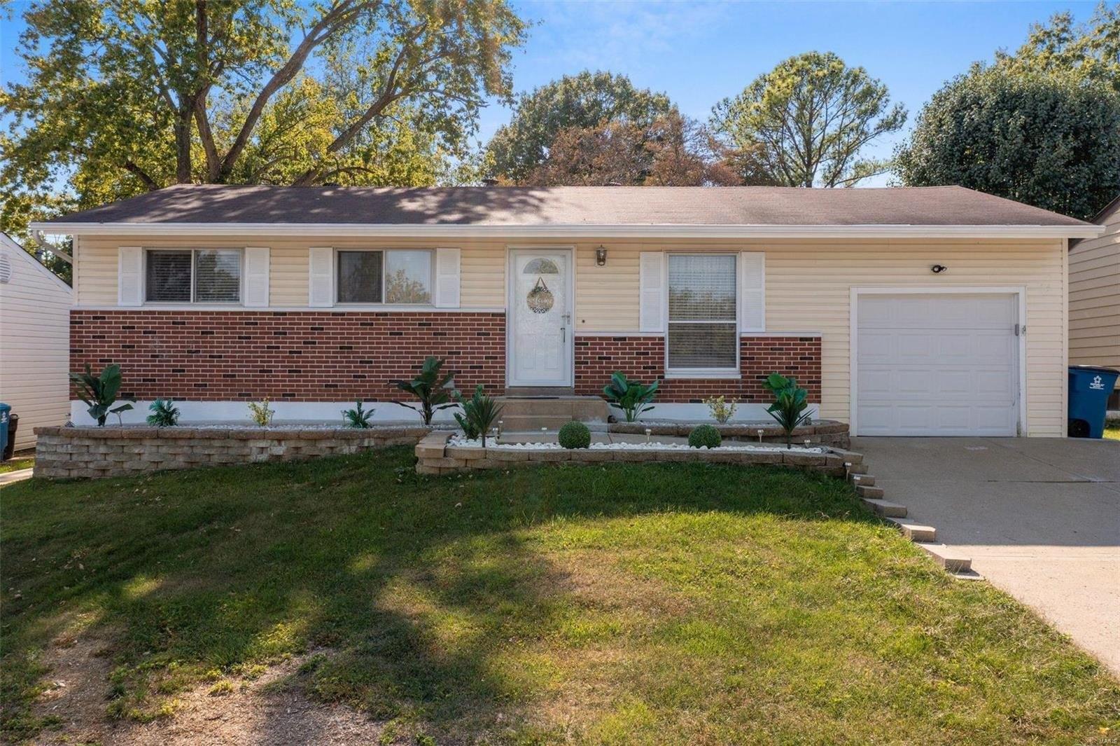 Calef Dr, Saint Louis, MO 63125