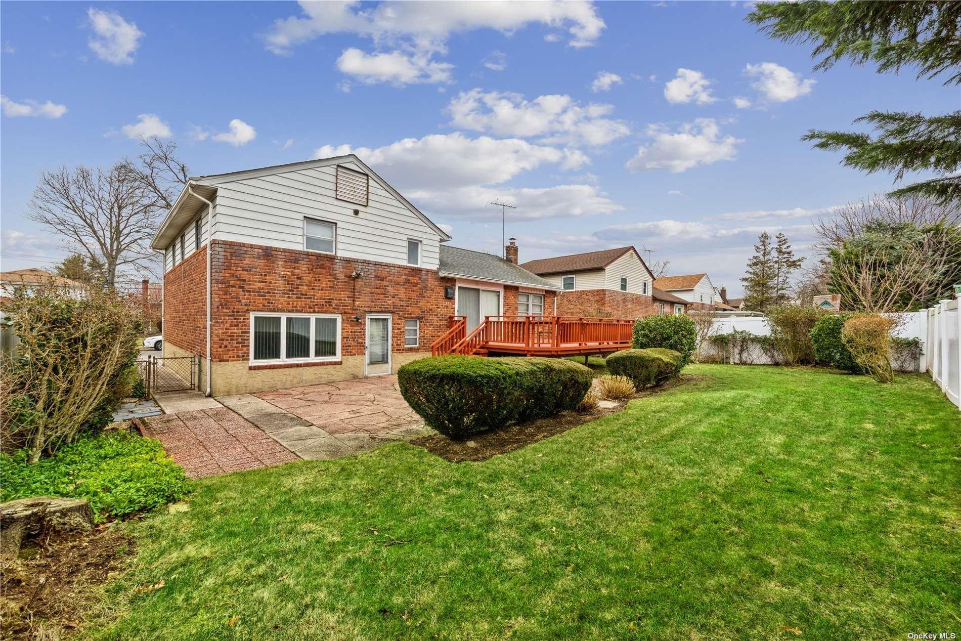 Jackson Pl, North Bellmore, NY 11710