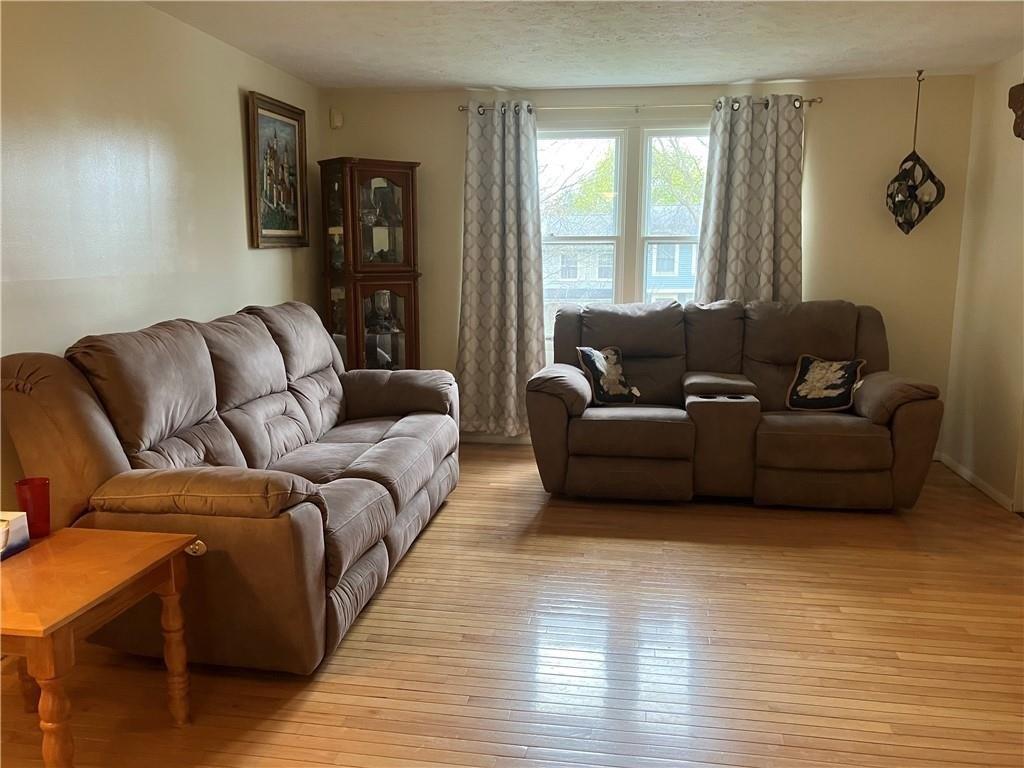 Sherwood Dr, Walworth, NY 14568