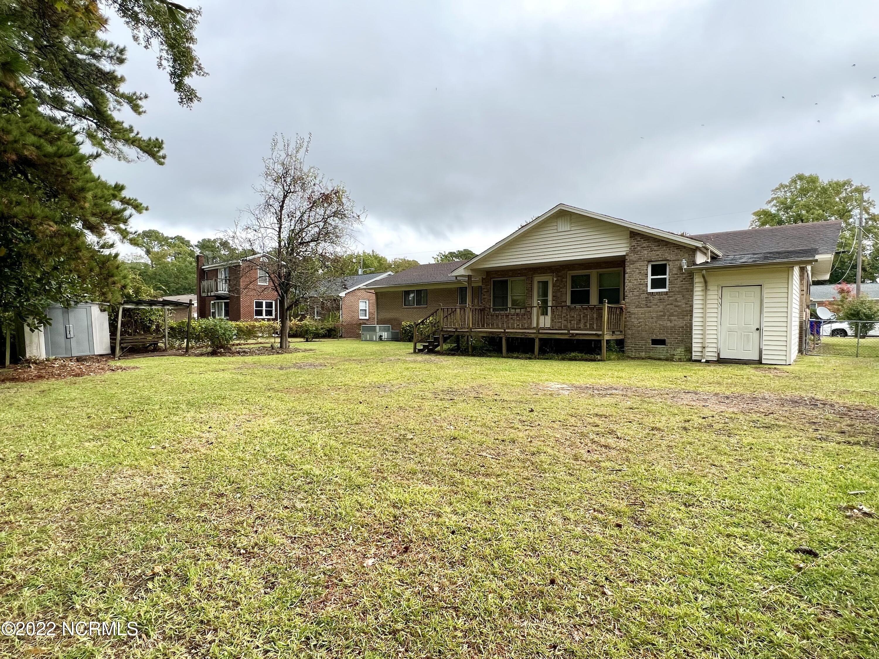 Azalea Dr, Greenville, NC 27858