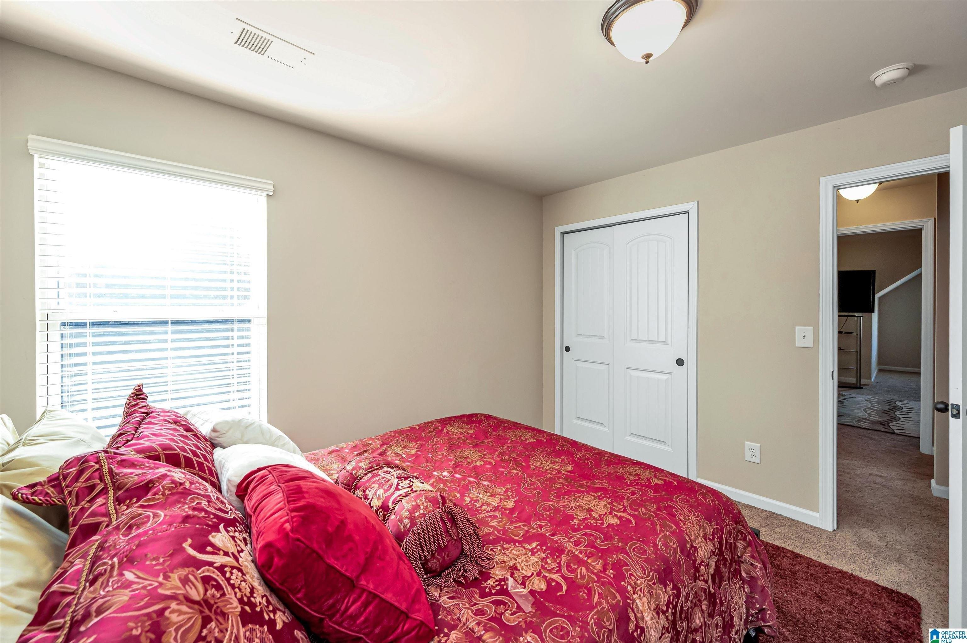 Holland Lakes Dr S, Pelham, AL 35124