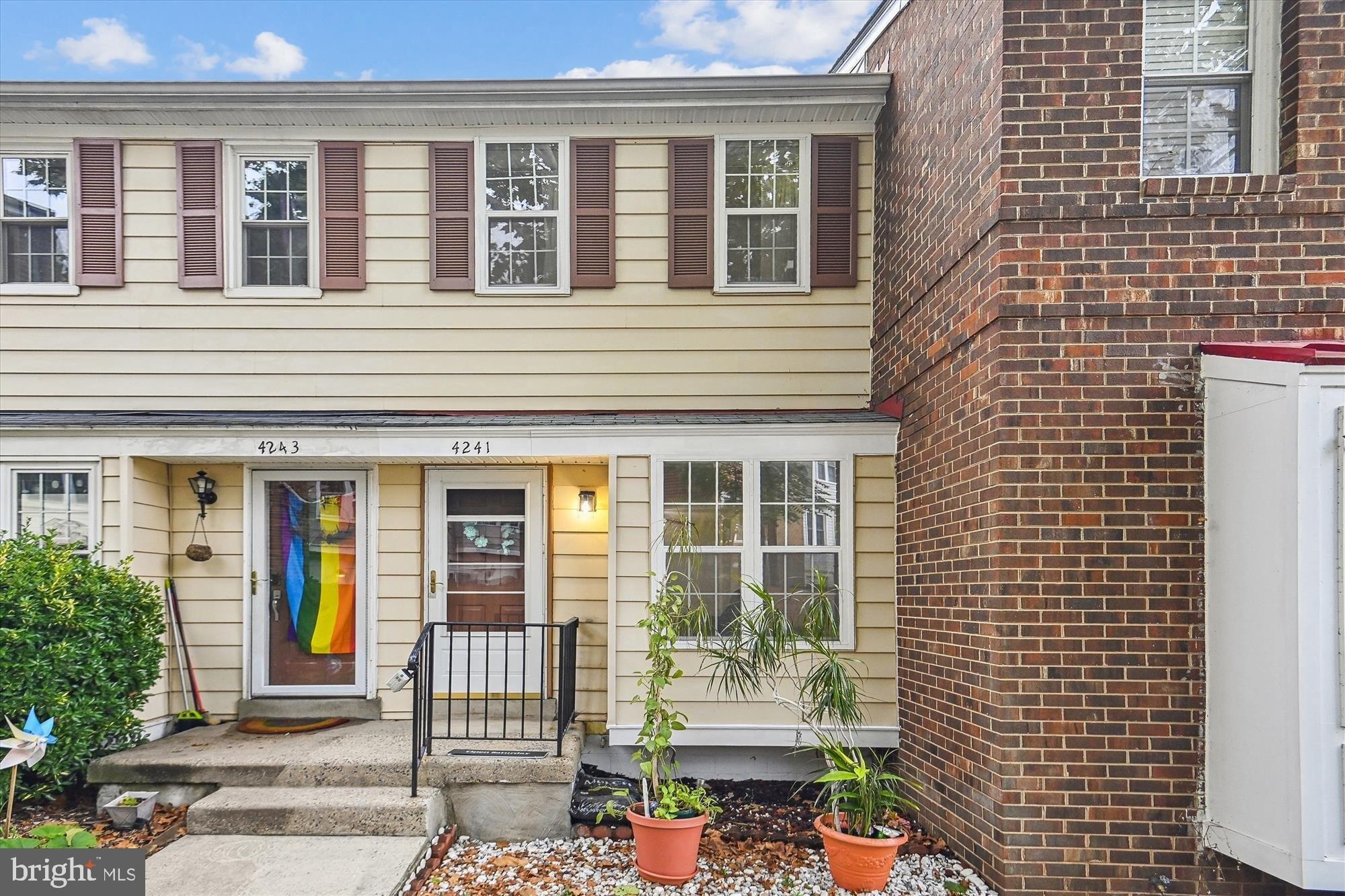 Moselle Dr, Chantilly, VA 20151