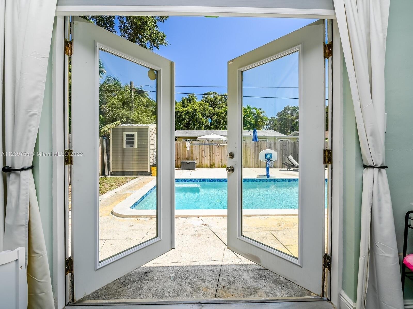 Ne 161st St, Miami, FL 33162