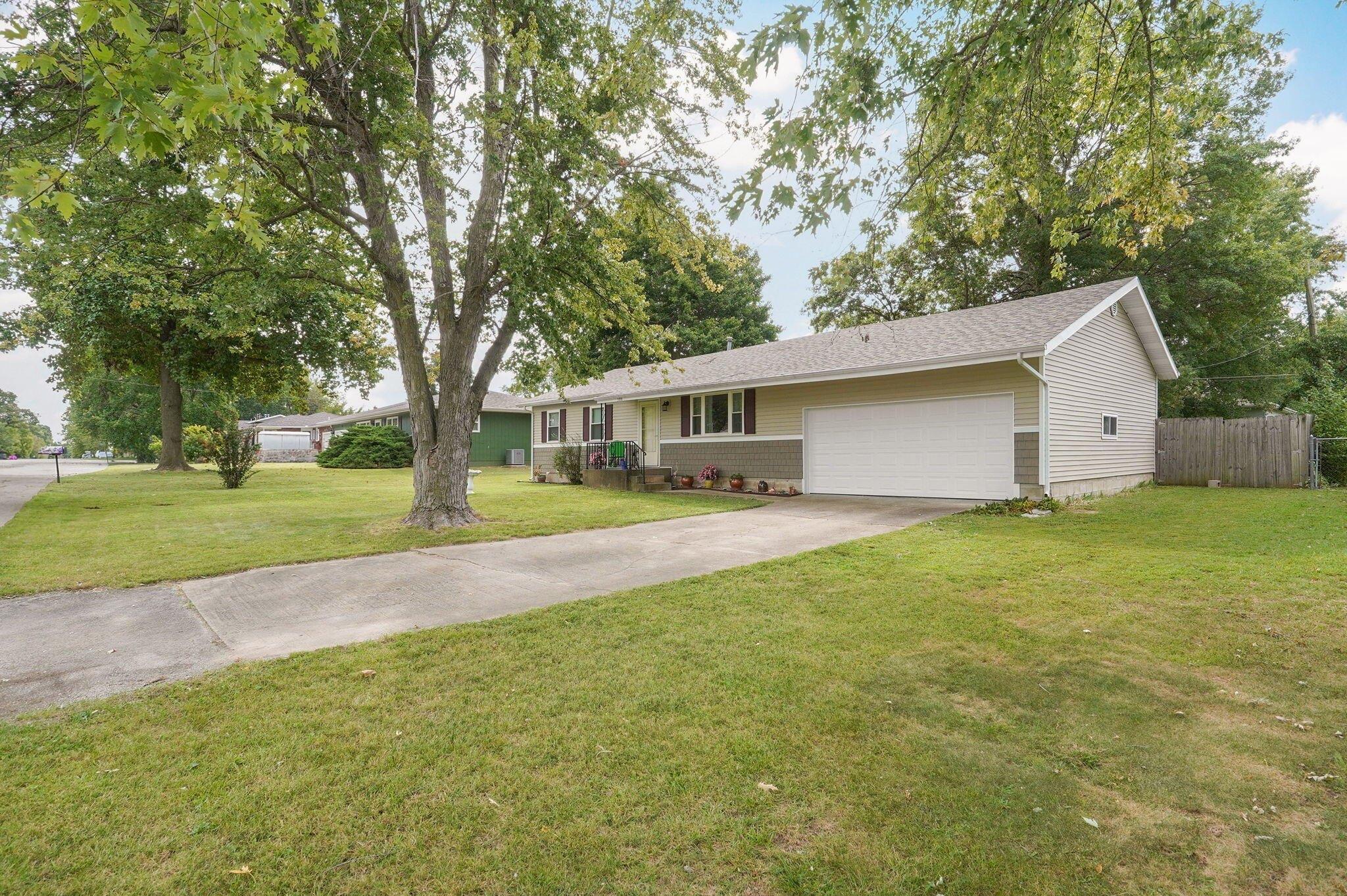 W Alice St, Mount Vernon, MO 65712