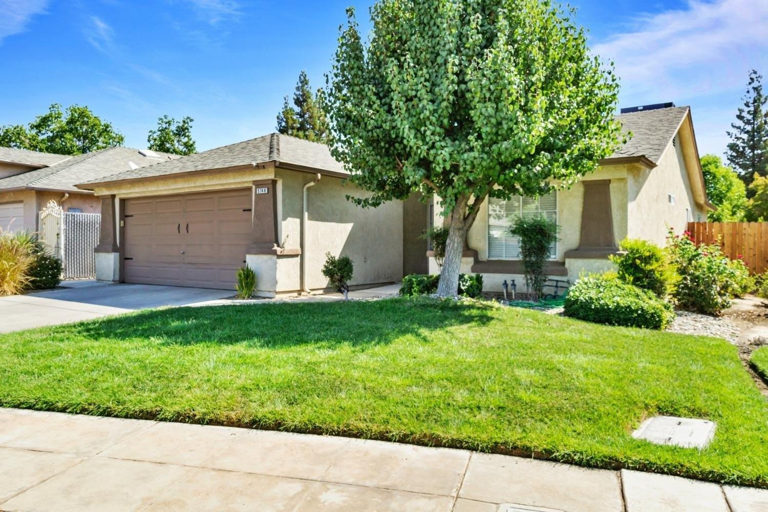 N Lola Ave, Fresno, CA 93722