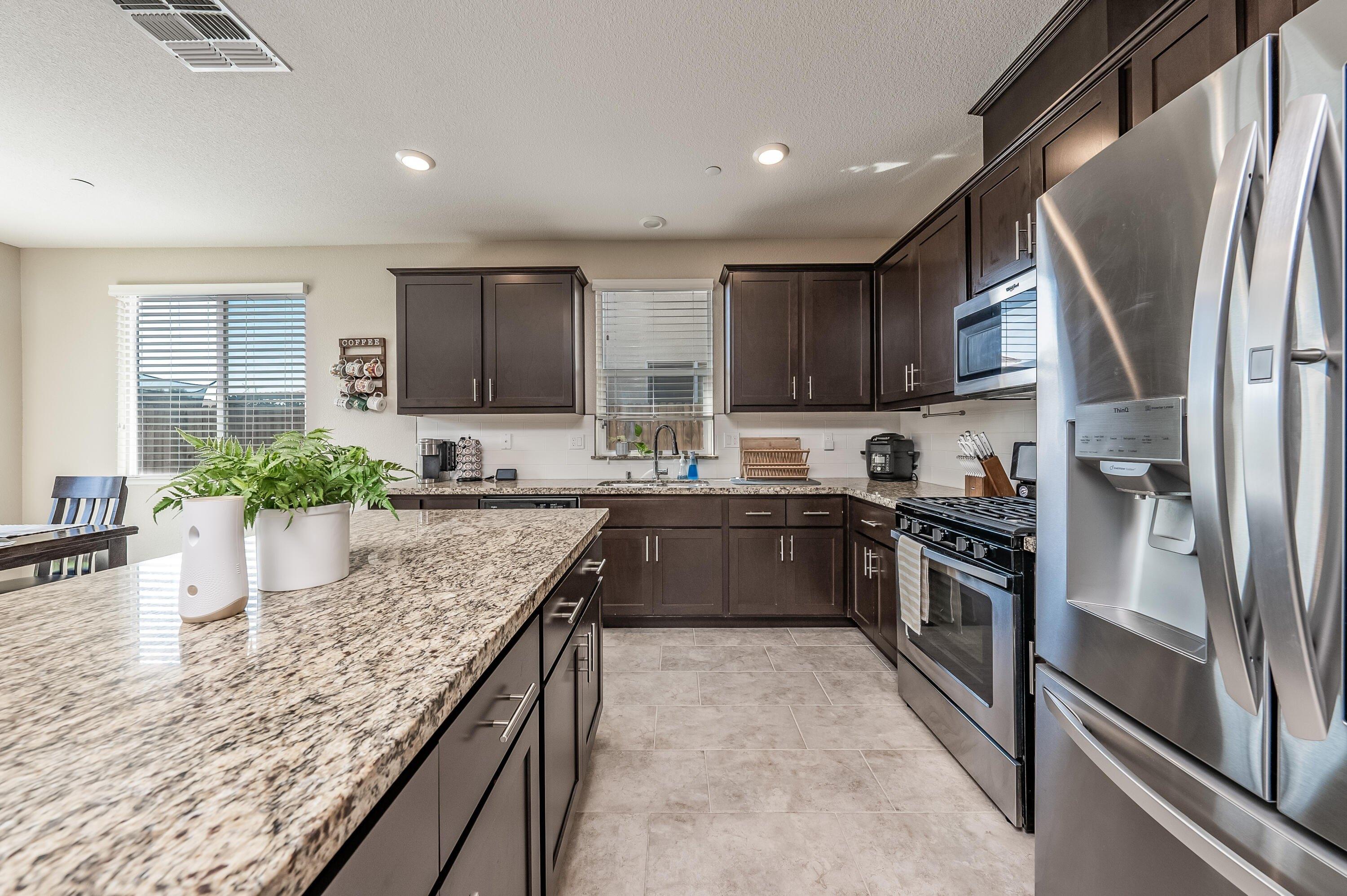 Greenbrier Dr, Hanford, CA 93230